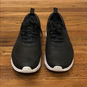 Nike airmax leather black size 8 great condition